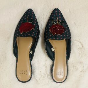 Women flat loafer sandal